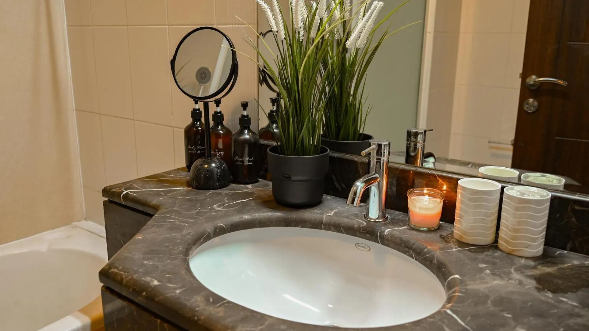 Aesthetic Apartment - 7Min Walk To Burj Khalifa Dubai 0*,  United Arab Emirates